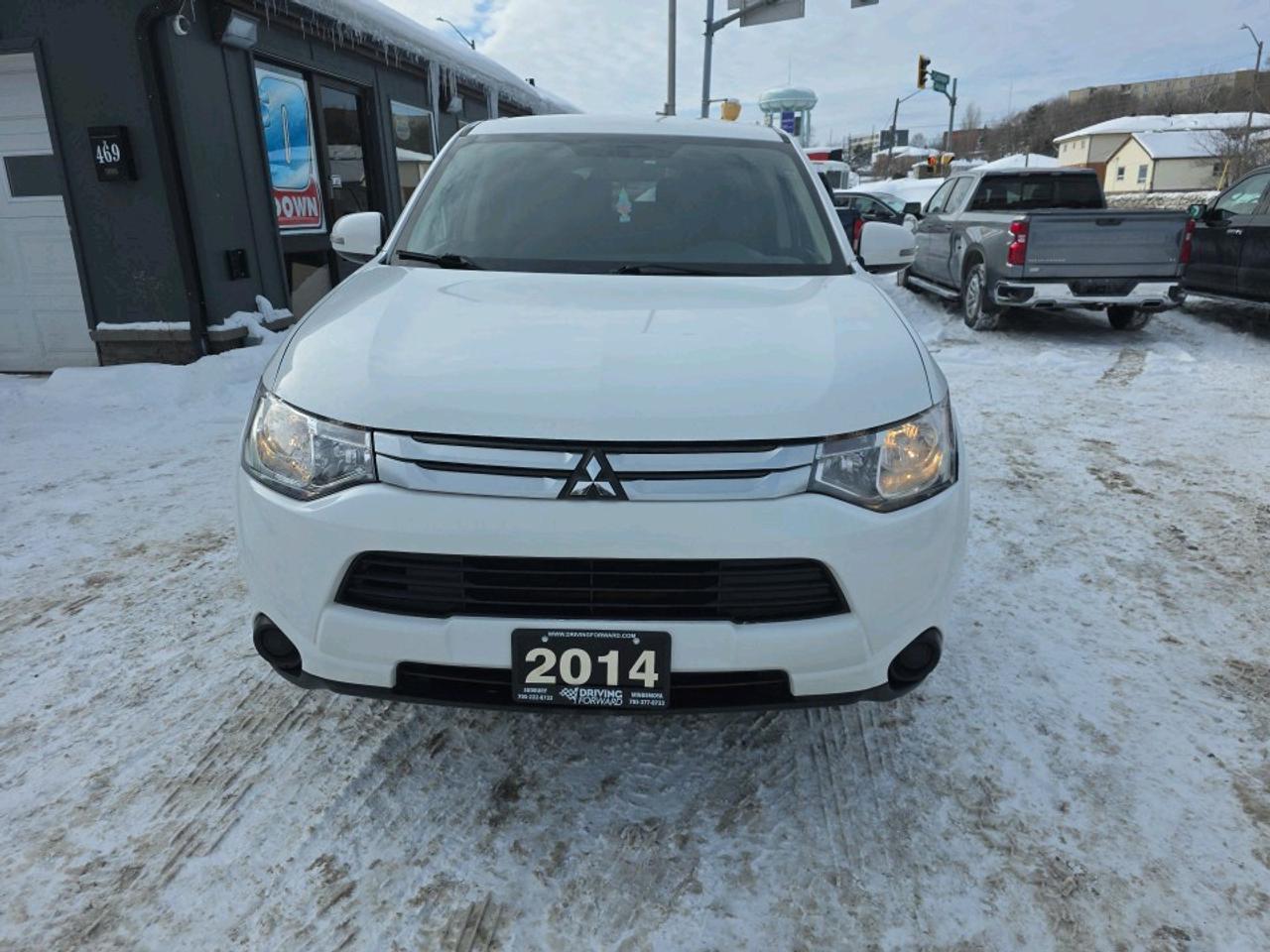 2014 Mitsubishi Outlander SE  AWC Photo
