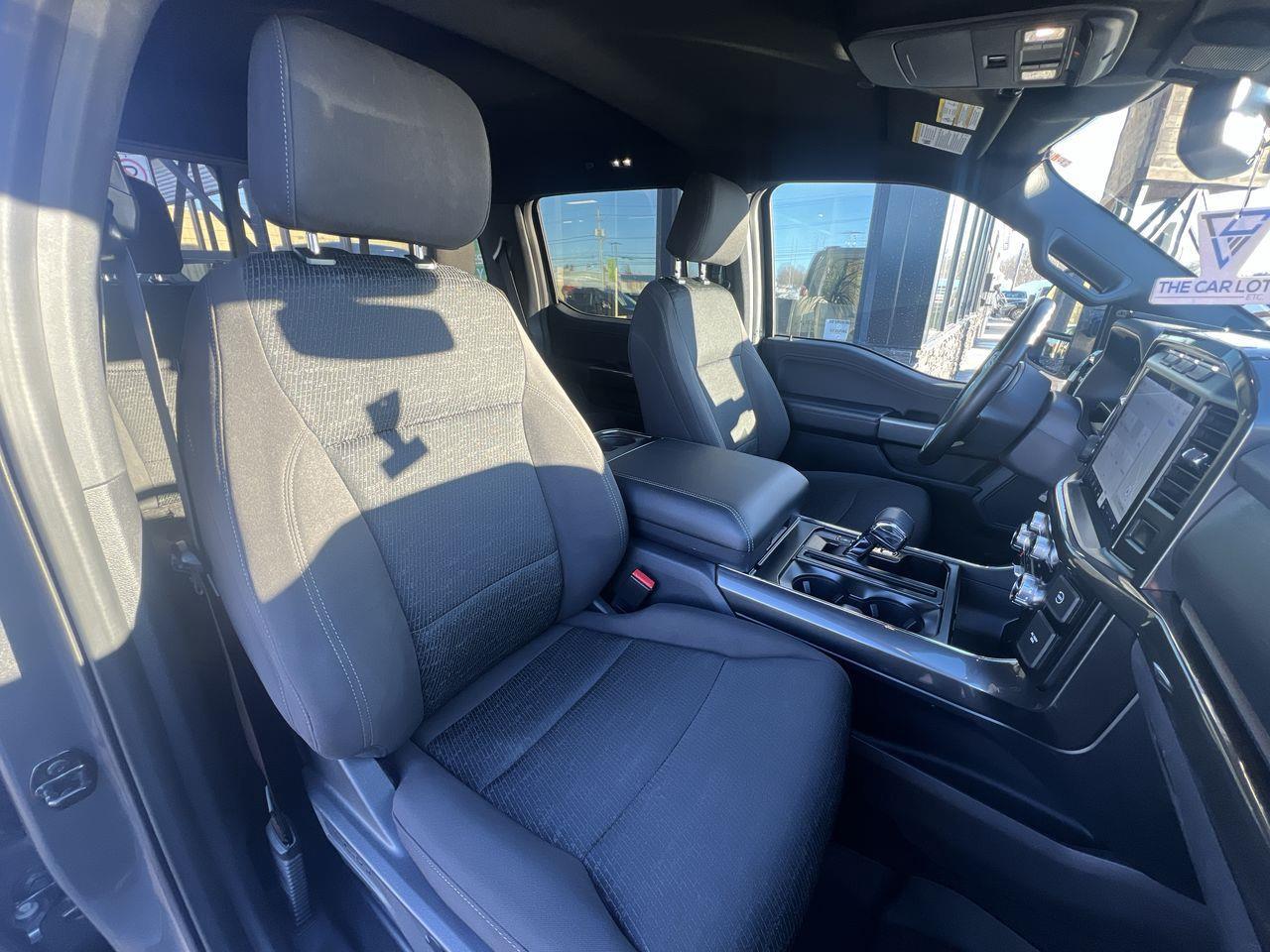 2023 Ford F-150 XLT 4X4, HEATED SEATS, SIRIUS XM, NAV, BACK UP CAM, POWER LIFTGATE!! Photo