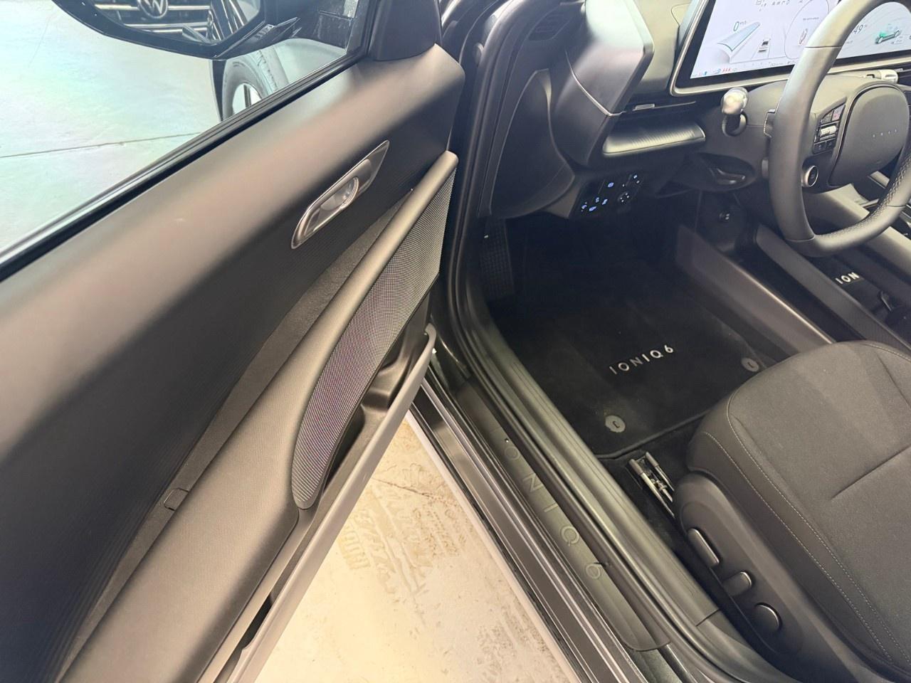 2025 Hyundai IONIQ 6 Preferred Photo