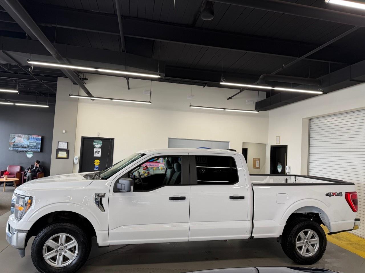 2023 Ford F-150 XLT Photo3