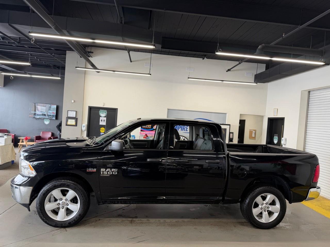 2023 RAM 1500 Classic Crew cab Photo3