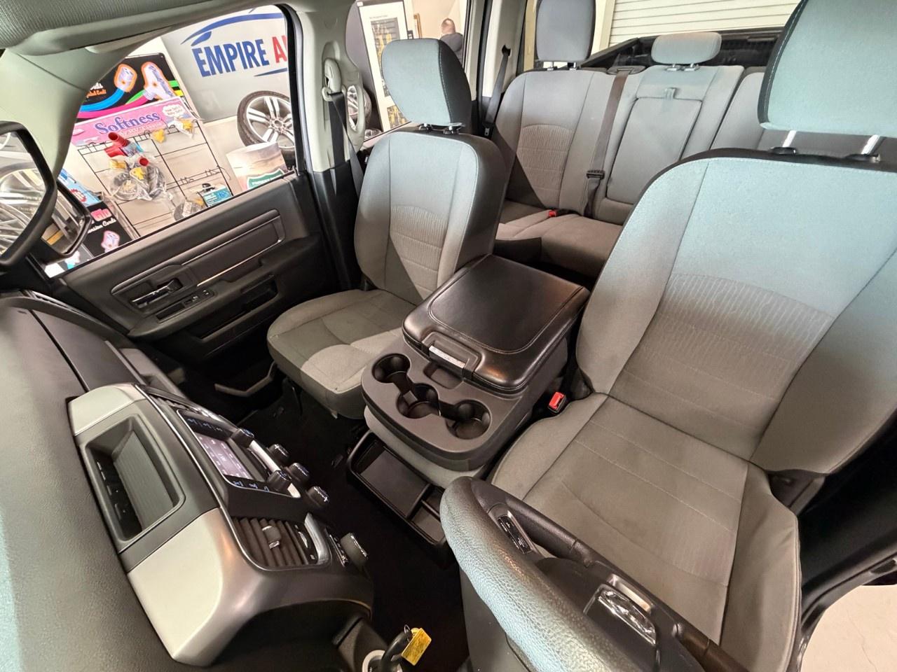 2023 RAM 1500 Classic Crew cab Photo