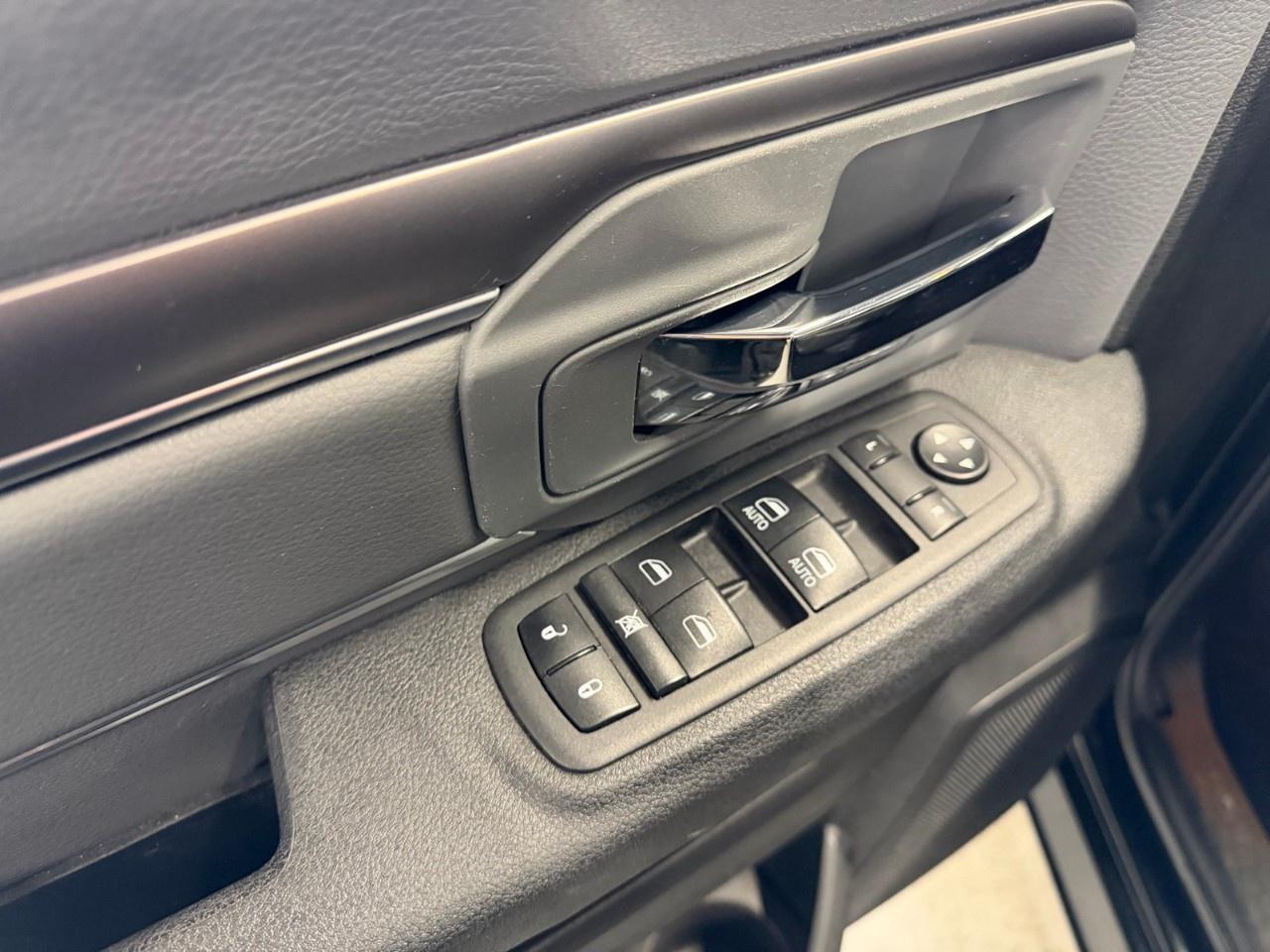 2023 RAM 1500 Classic Crew cab Photo