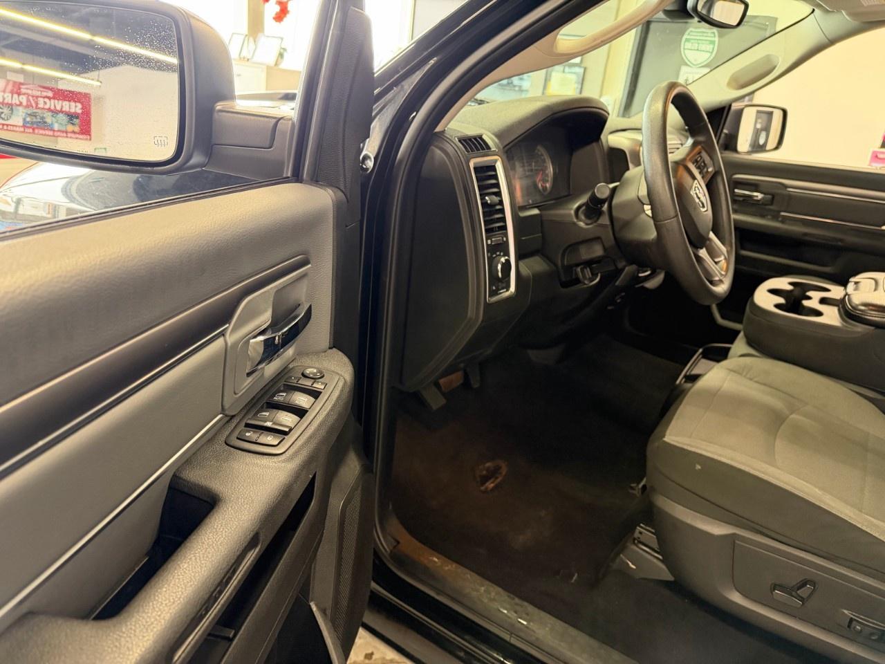 2023 RAM 1500 Classic Crew cab Photo