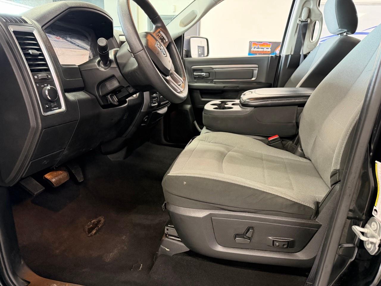 2023 RAM 1500 Classic Crew cab Photo