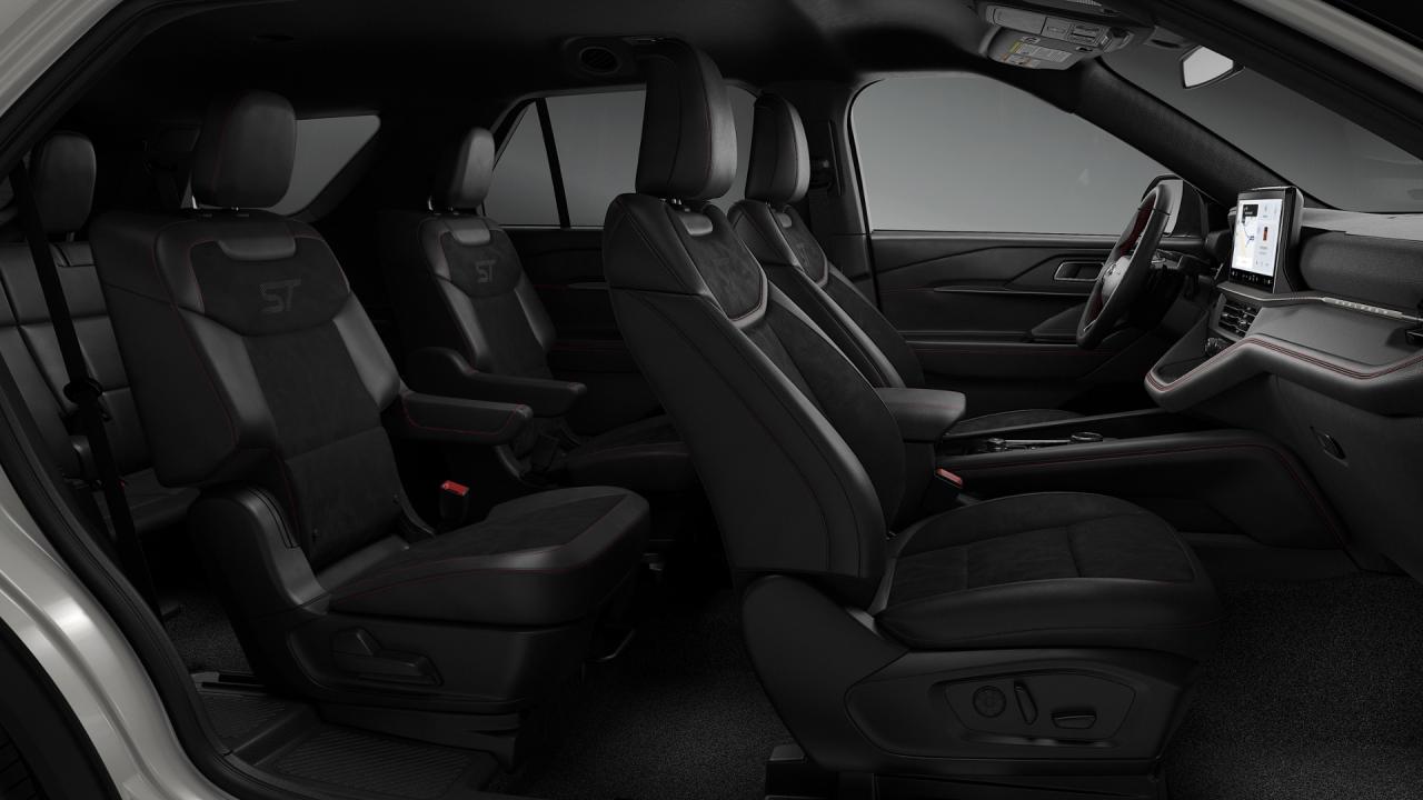 2026 Ford Explorer ST Photo5