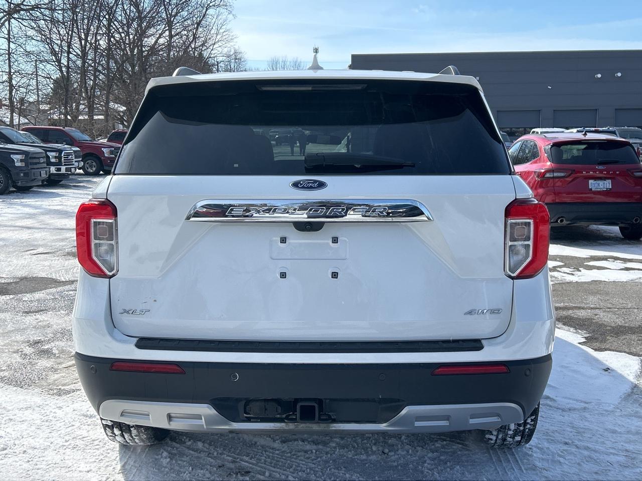 2023 Ford Explorer XLT 4WD Photo3