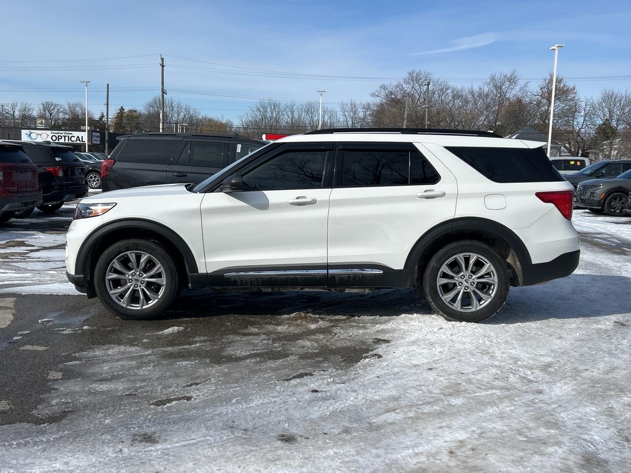 2023 Ford Explorer XLT 4WD Photo