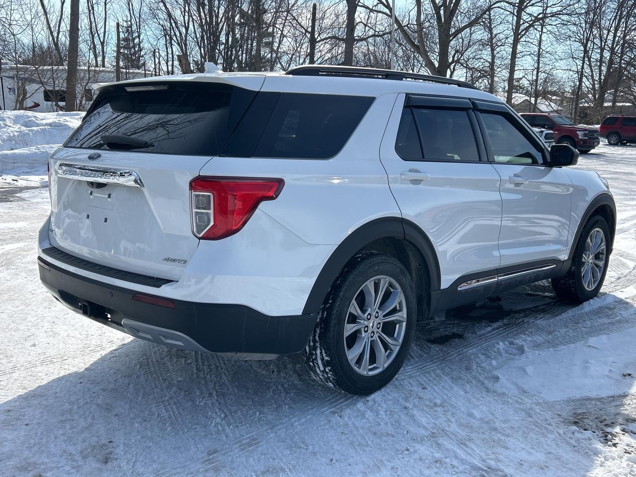 2023 Ford Explorer XLT 4WD Photo4