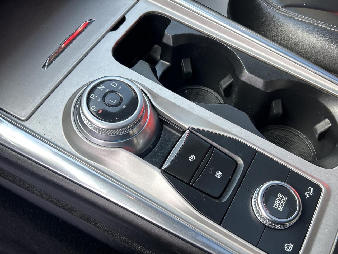 2023 Ford Explorer XLT 4WD Photo