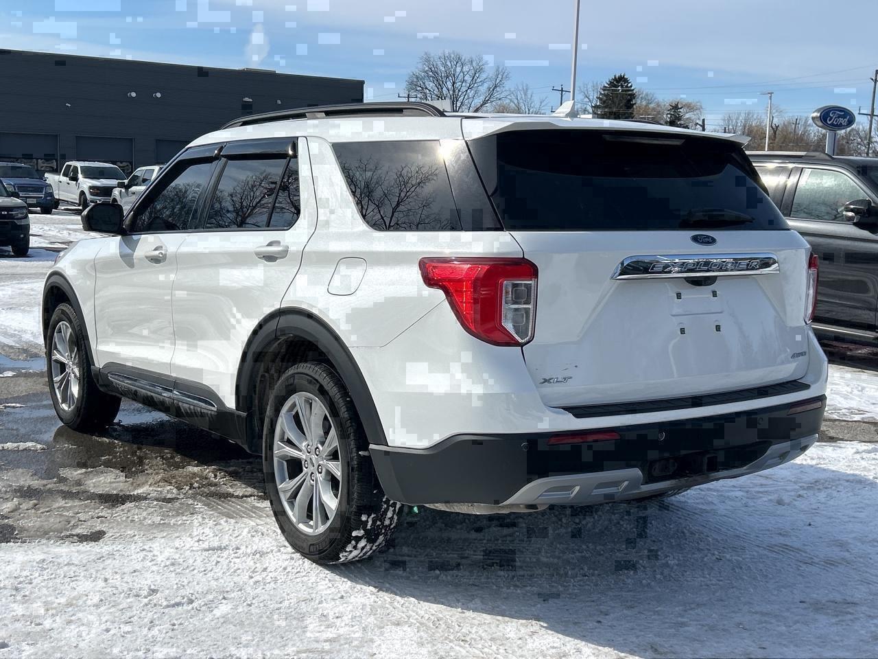 2023 Ford Explorer XLT 4WD Photo0
