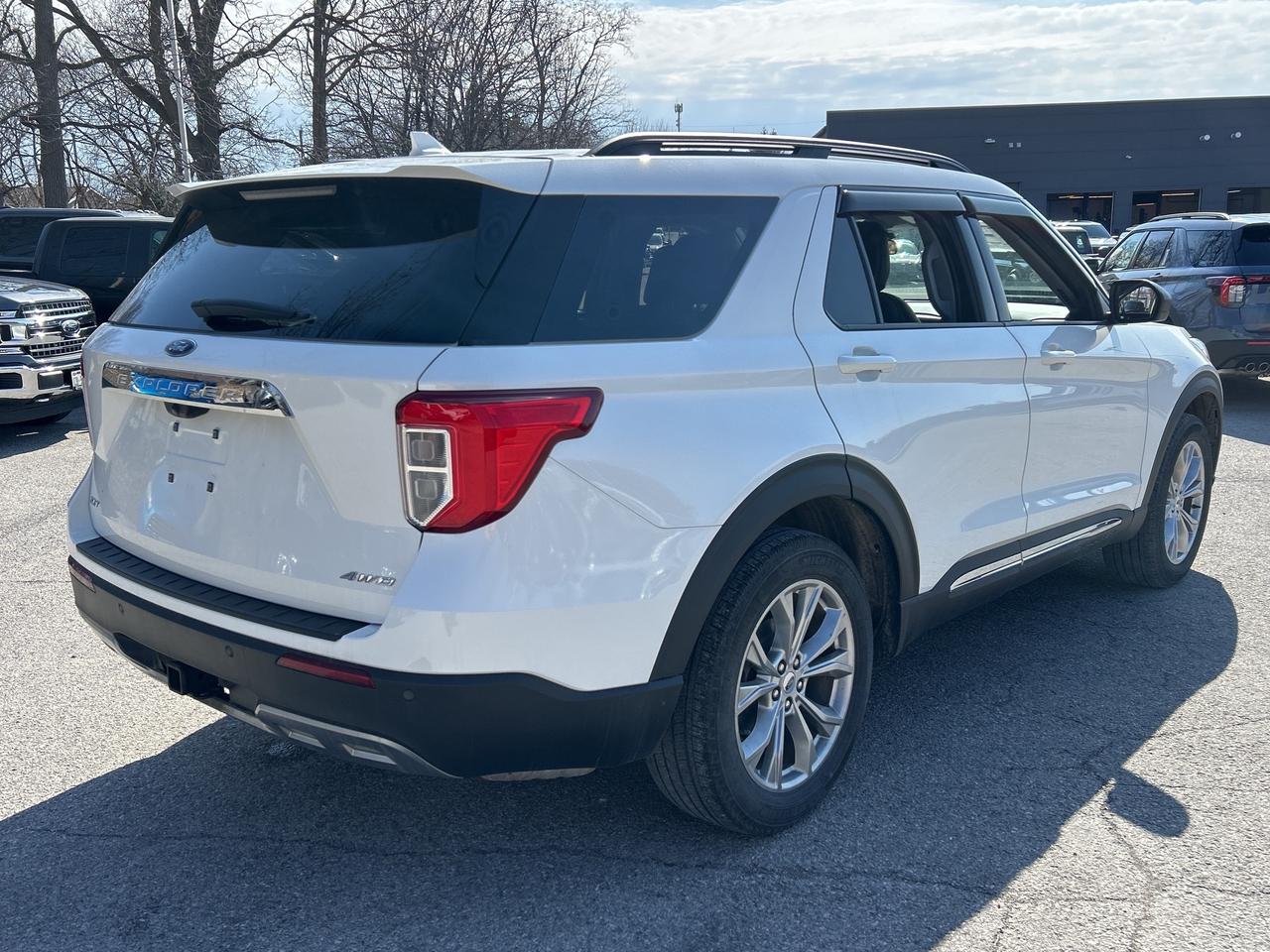 2023 Ford Explorer XLT 4WD Photo4
