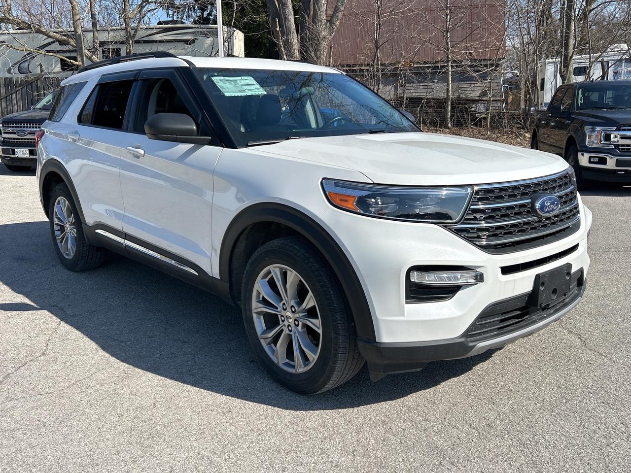 2023 Ford Explorer XLT 4WD Photo3