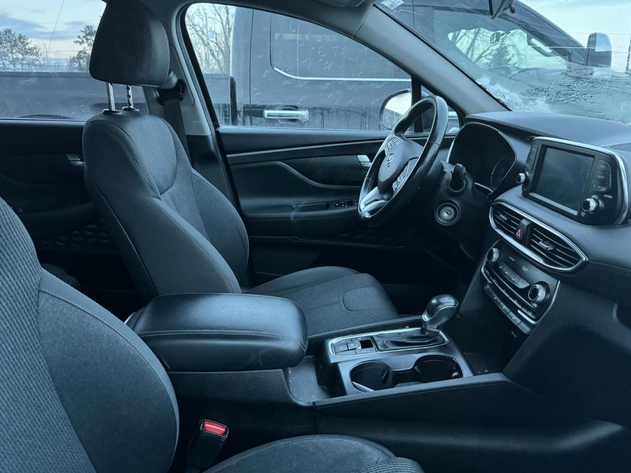 2019 Hyundai Santa Fe ESSENTIAL Photo5