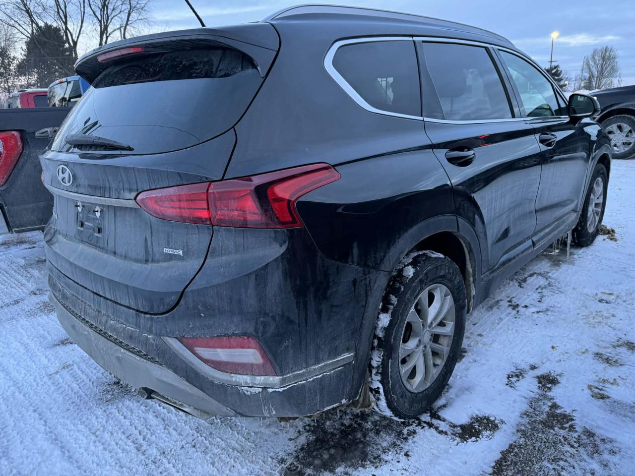2019 Hyundai Santa Fe ESSENTIAL Photo3