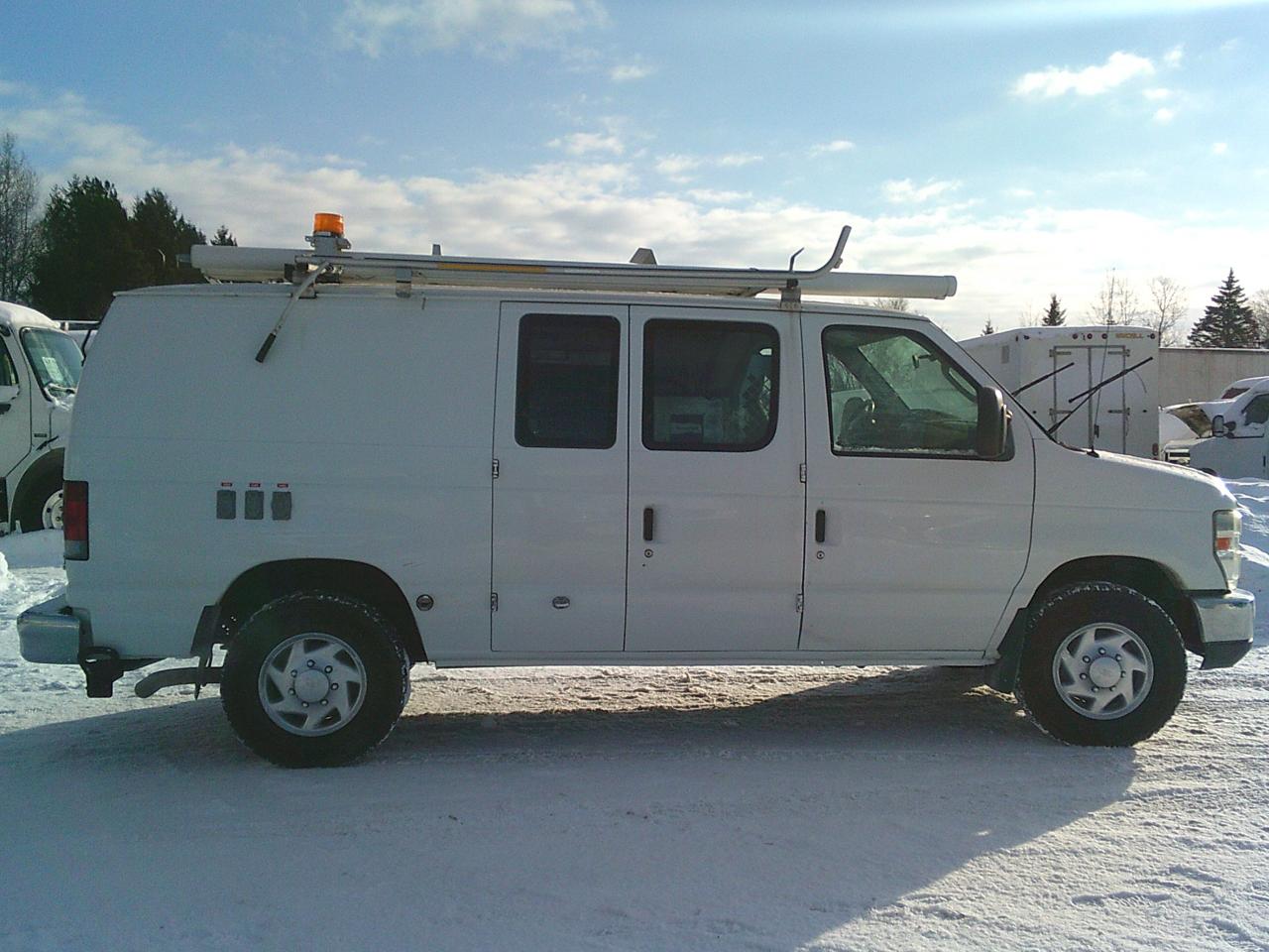 2011 Ford Econoline E-350 Super Duty Commercial Photo