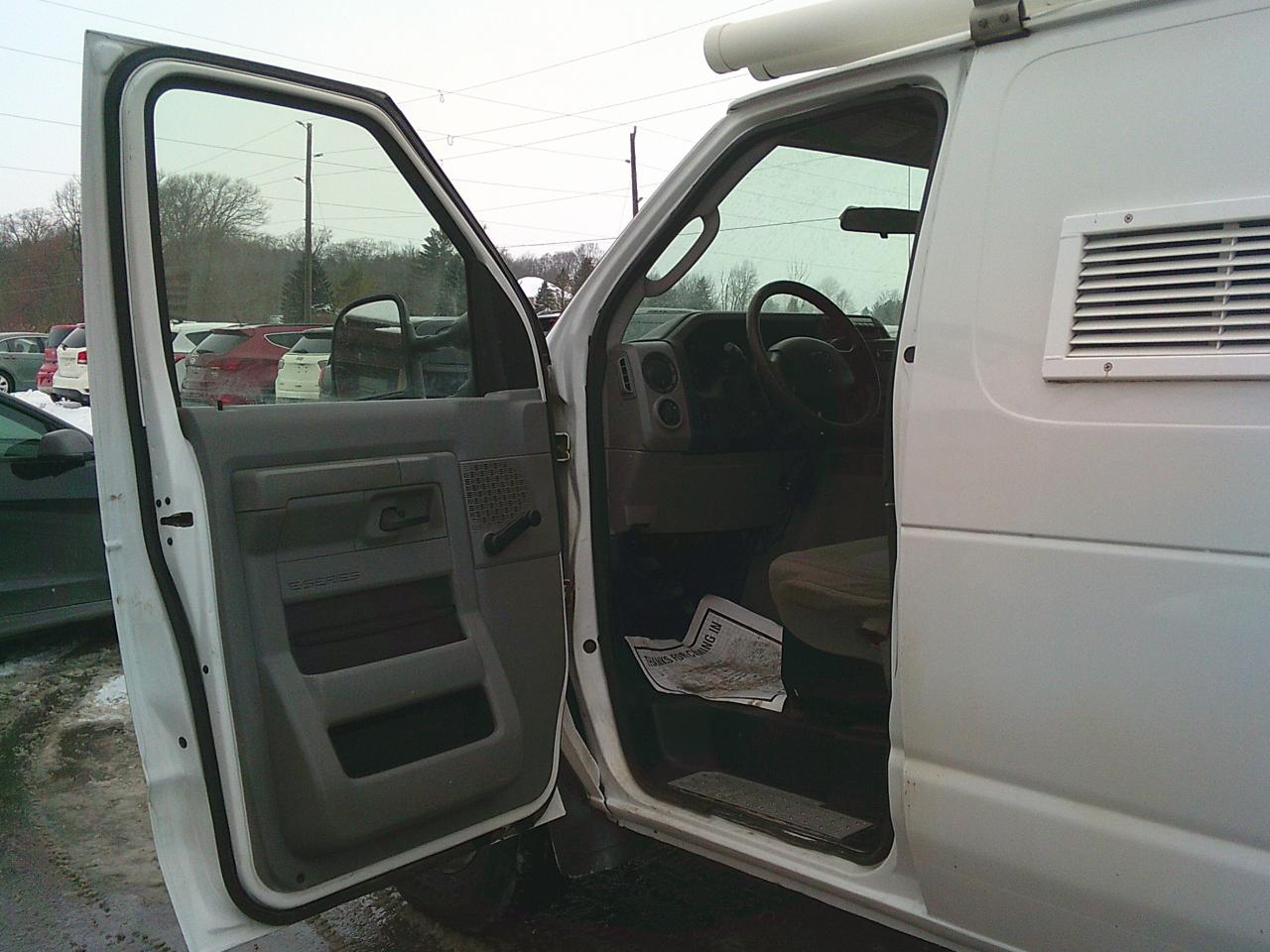 2011 Ford Econoline E-350 Super Duty Commercial Photo