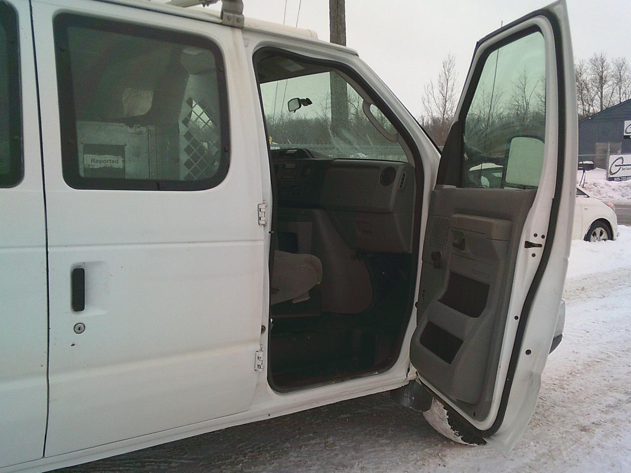 2011 Ford Econoline E-350 Super Duty Commercial Photo