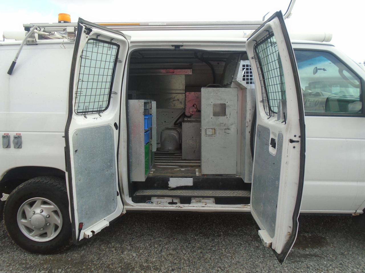 2011 Ford Econoline E-350 Super Duty Commercial Photo