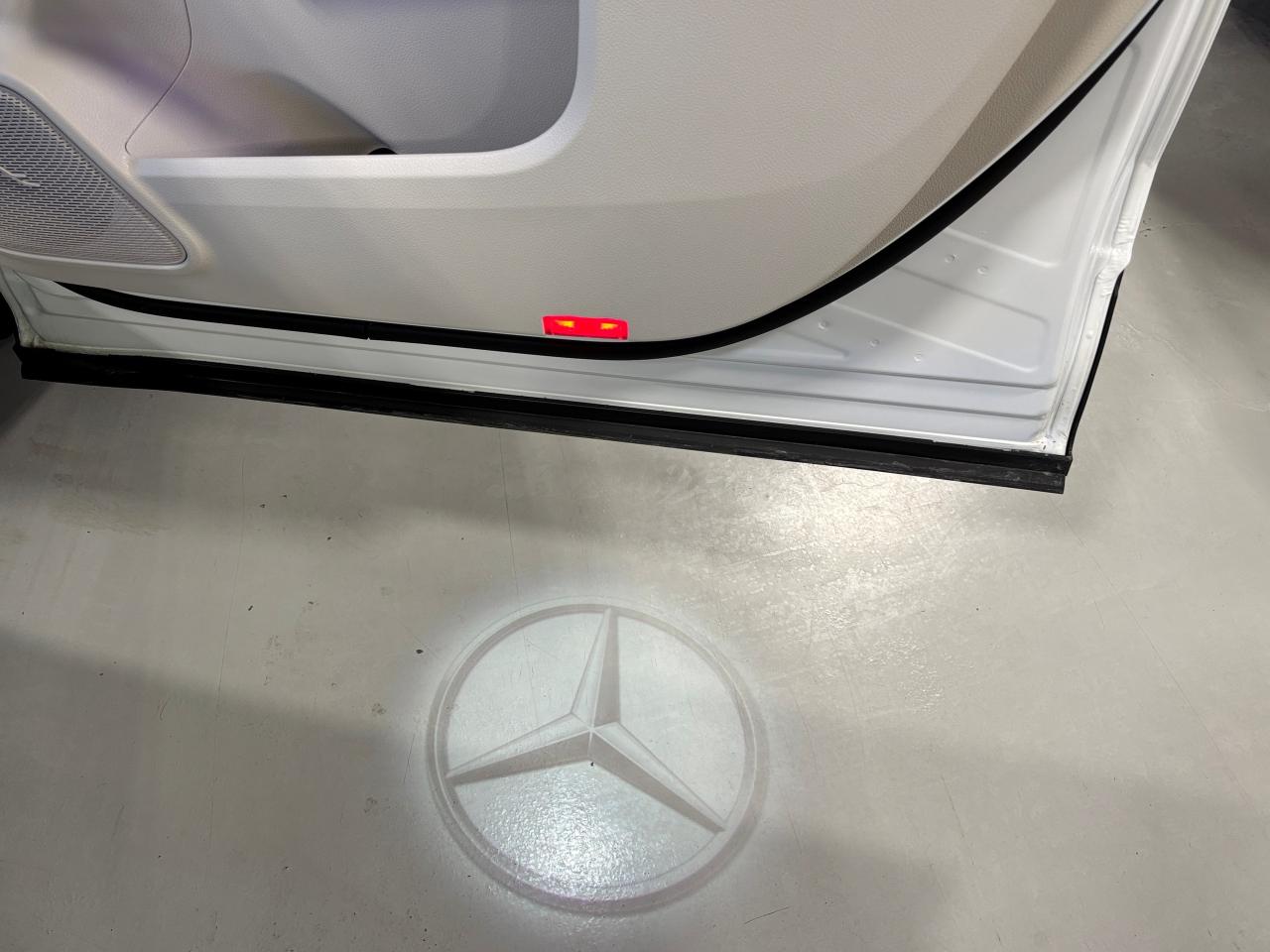 2025 Mercedes-Benz EQB EQB300|4MATIC|CLUSTERNAV|BURMESTER|CREAMLEATHER|++ Photo