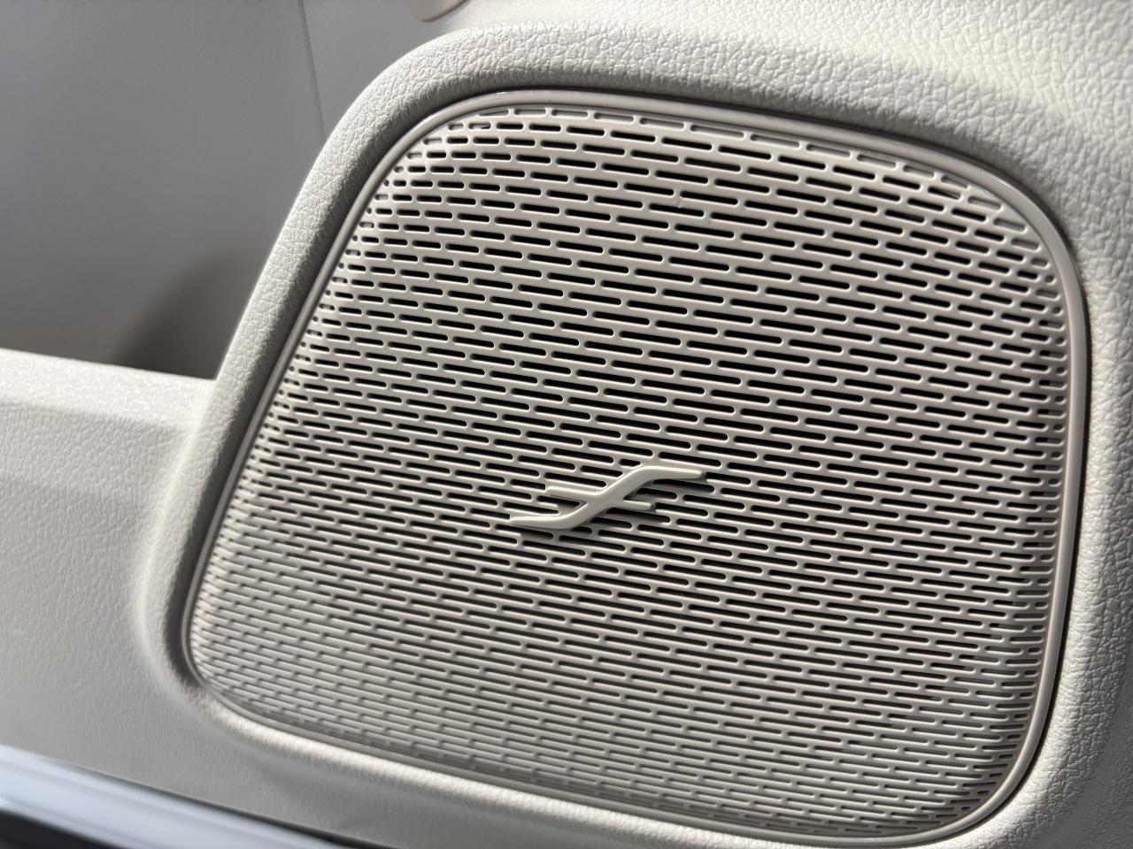 2025 Mercedes-Benz EQB EQB300|4MATIC|CLUSTERNAV|BURMESTER|CREAMLEATHER|++ Photo