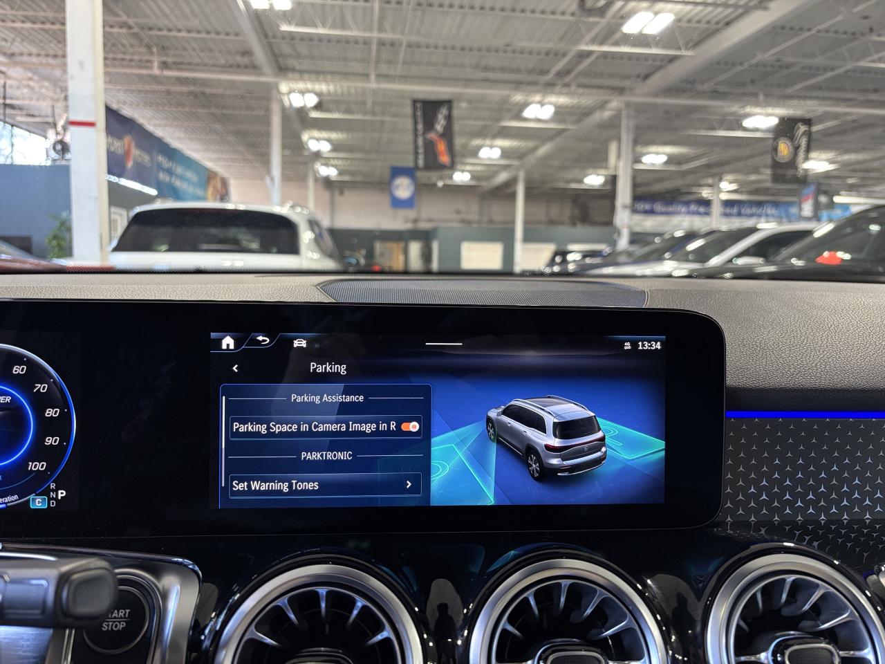 2025 Mercedes-Benz EQB EQB300|4MATIC|CLUSTERNAV|BURMESTER|CREAMLEATHER|++ Photo