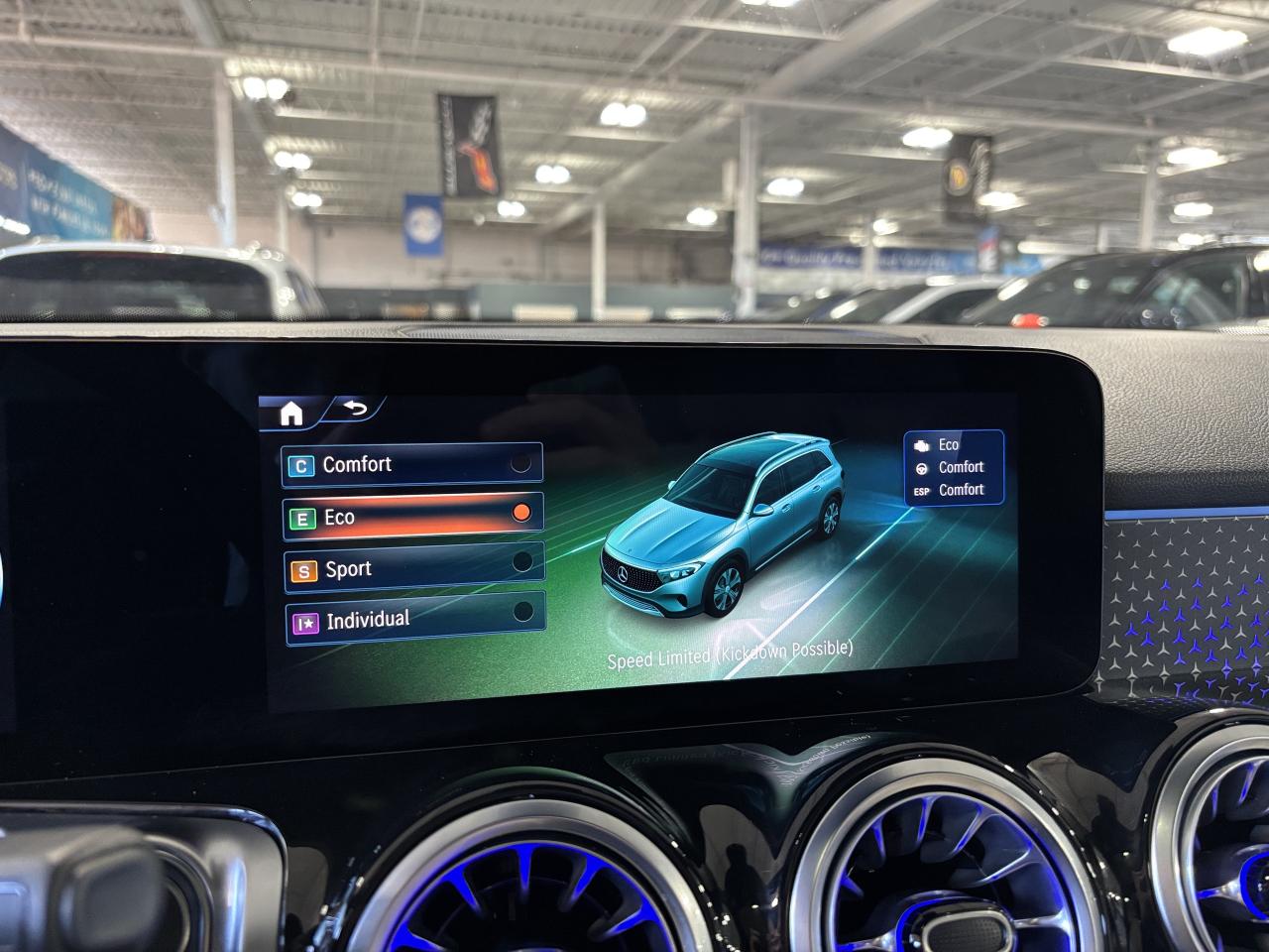 2025 Mercedes-Benz EQB EQB300|4MATIC|CLUSTERNAV|BURMESTER|CREAMLEATHER|++ Photo