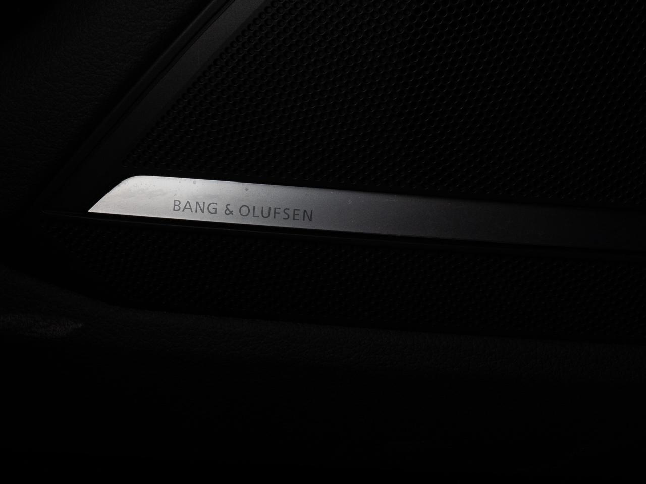 2023 Audi RS 6 Avant BLACK OPTICS | CARBON FIBRE | B&O | 22 IN Photo