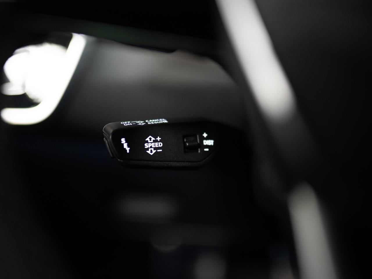 2023 Audi RS 6 Avant BLACK OPTICS | CARBON FIBRE | B&O | 22 IN Photo