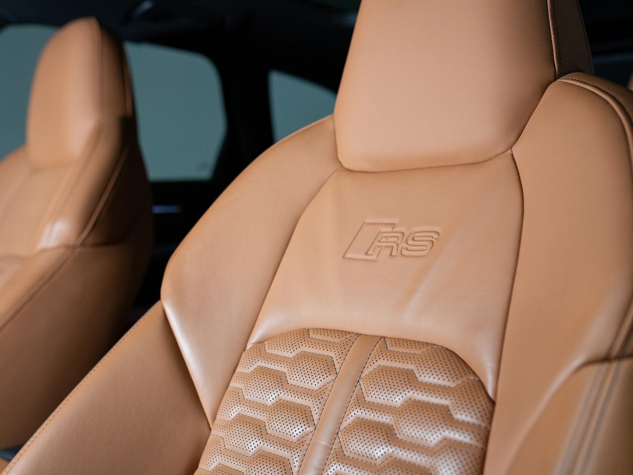 2023 Audi RS 6 Avant BLACK OPTICS | CARBON FIBRE | B&O | 22 IN Photo