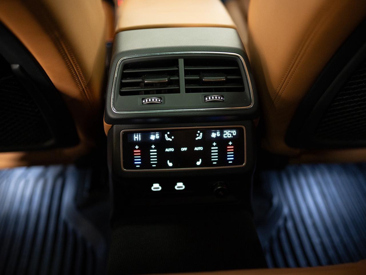 2023 Audi RS 6 Avant BLACK OPTICS | CARBON FIBRE | B&O | 22 IN Photo