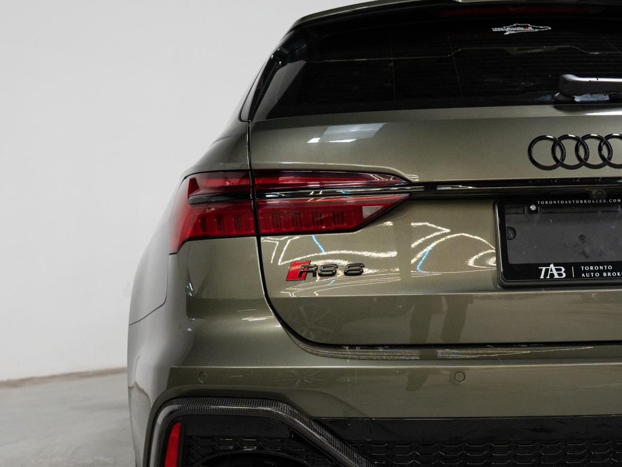 2023 Audi RS 6 Avant BLACK OPTICS | CARBON FIBRE | B&O | 22 IN Photo