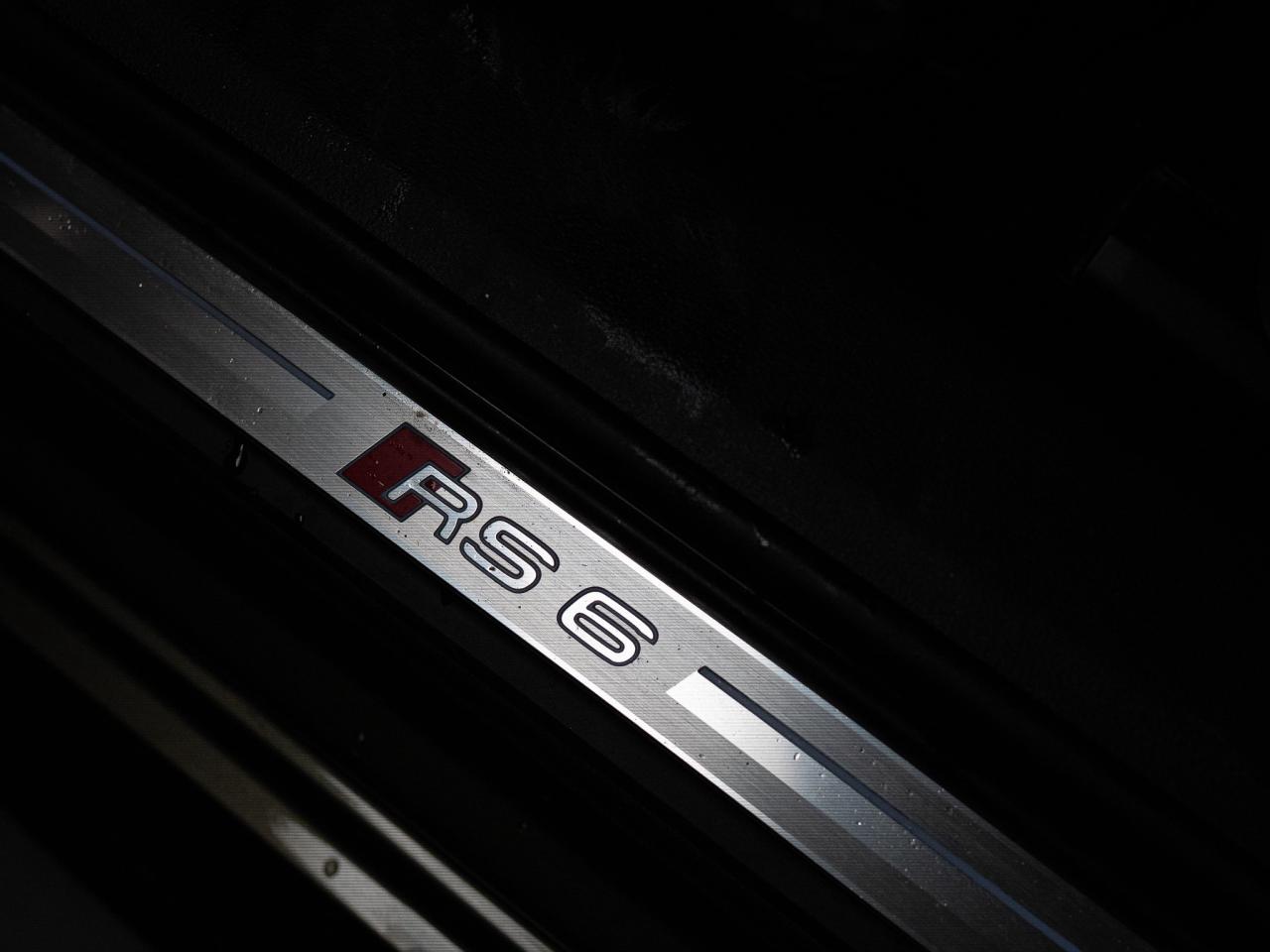 2023 Audi RS 6 Avant BLACK OPTICS | CARBON FIBRE | B&O | 22 IN Photo