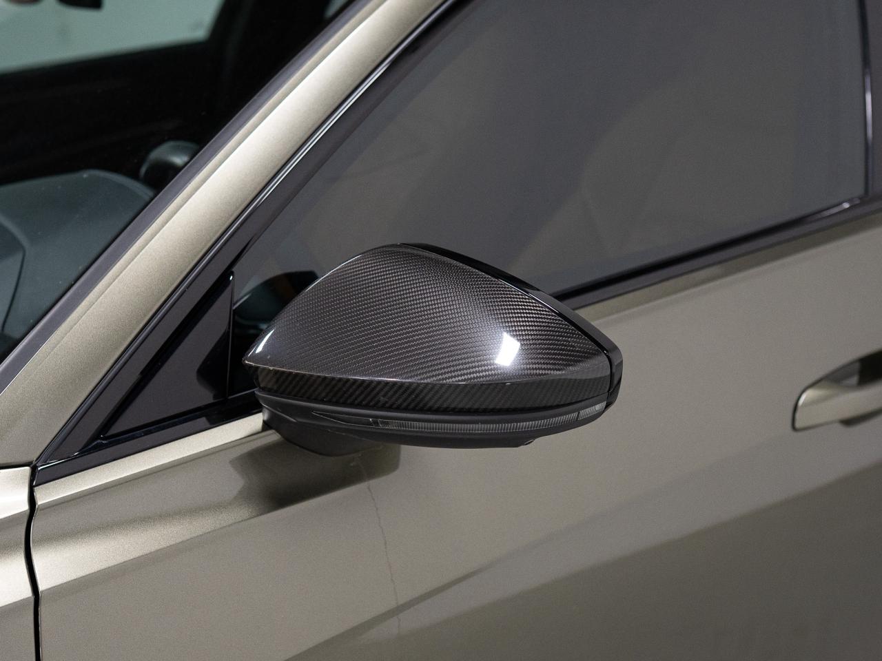 2023 Audi RS 6 Avant BLACK OPTICS | CARBON FIBRE | B&O | 22 IN Photo