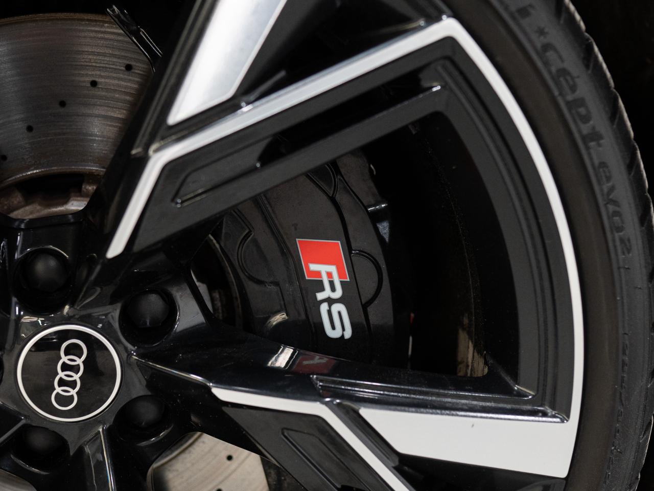 2023 Audi RS 6 Avant BLACK OPTICS | CARBON FIBRE | B&O | 22 IN Photo