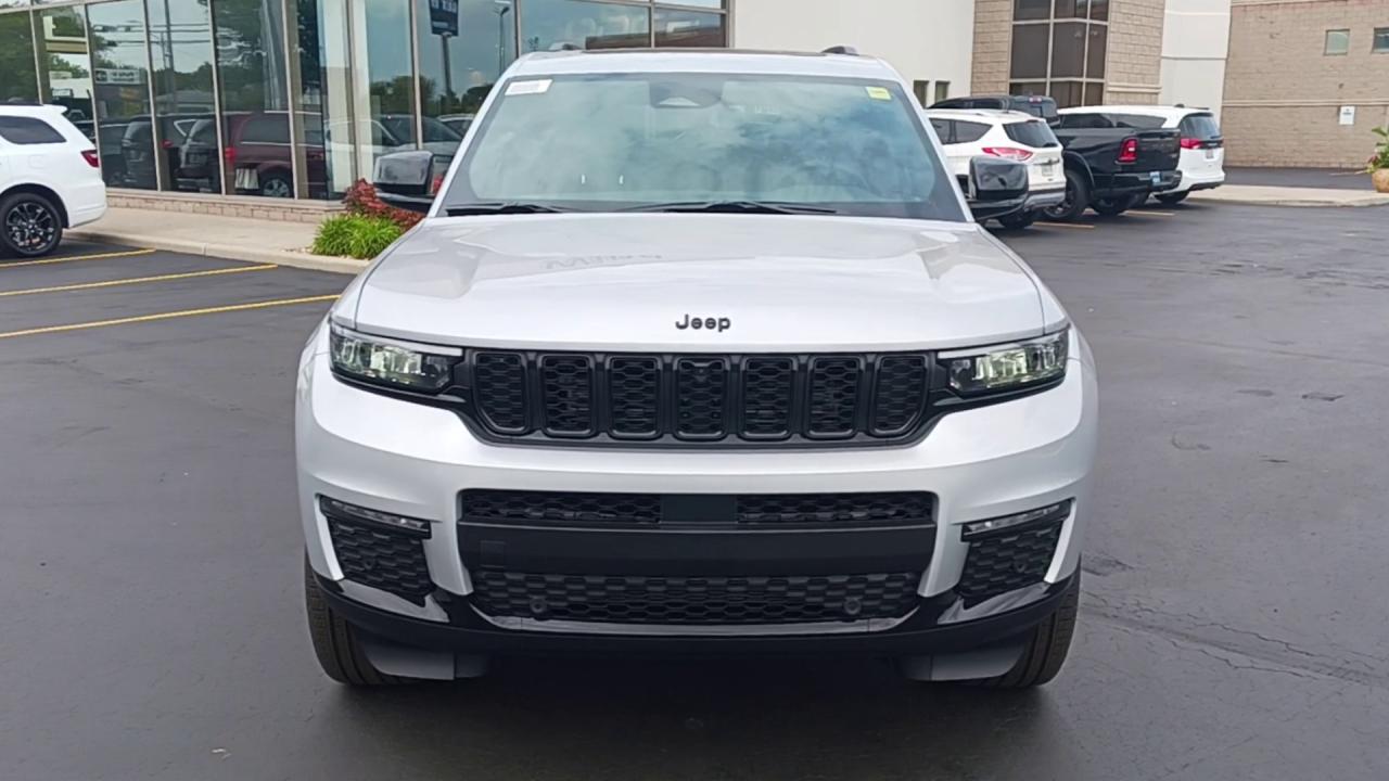 2025 Jeep Grand Cherokee L Limited 4x4 Photo