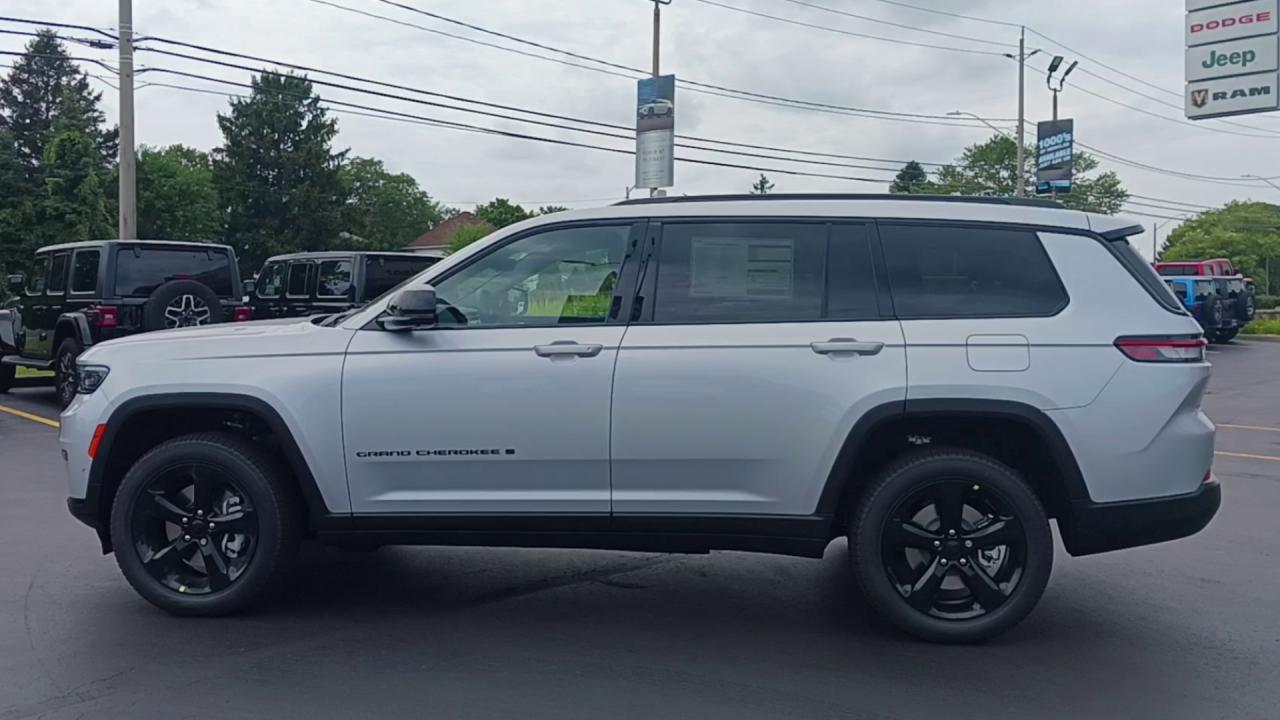 2025 Jeep Grand Cherokee L Limited 4x4 Photo