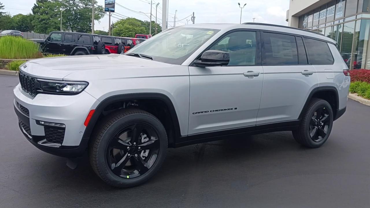 2025 Jeep Grand Cherokee L Limited 4x4 Photo