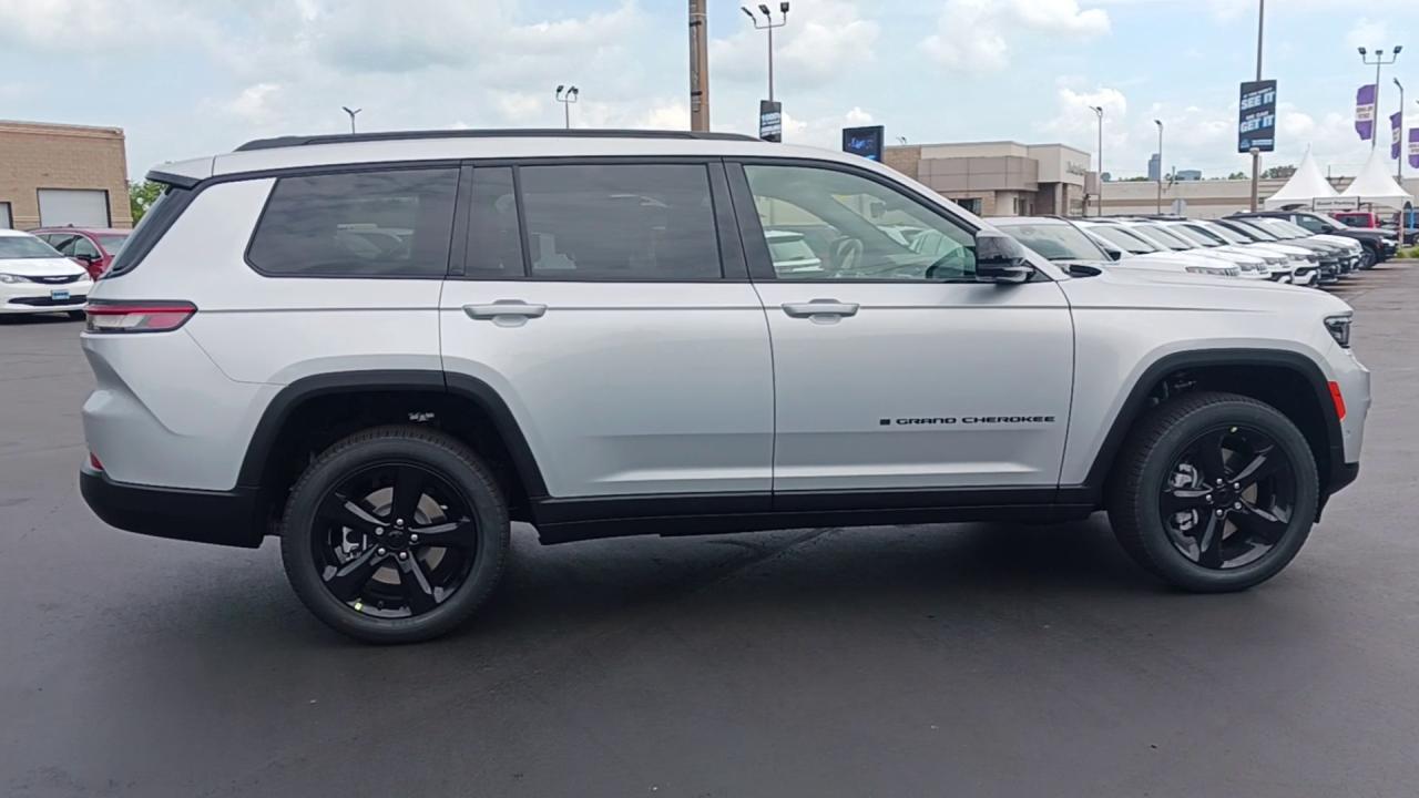 2025 Jeep Grand Cherokee L Limited 4x4 Photo