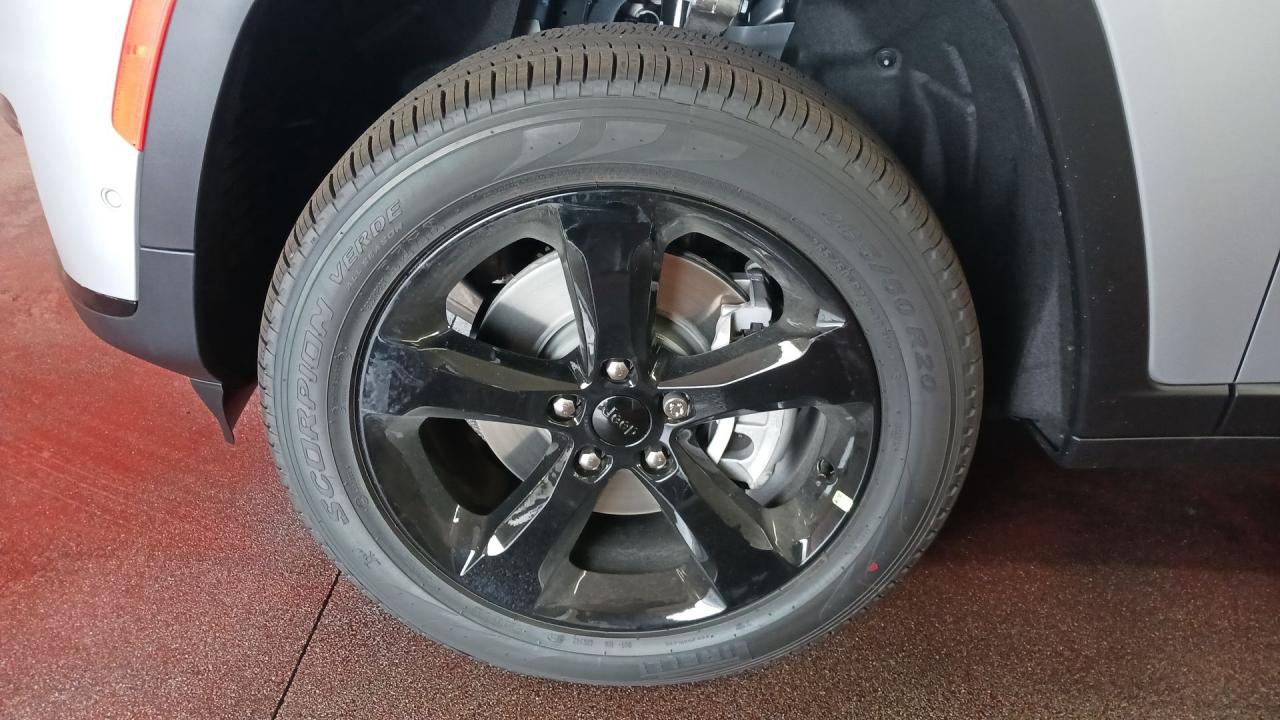 2025 Jeep Grand Cherokee L Limited 4x4 Photo