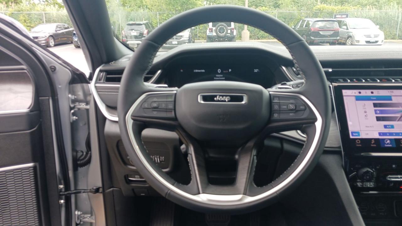 2025 Jeep Grand Cherokee L Limited 4x4 Photo