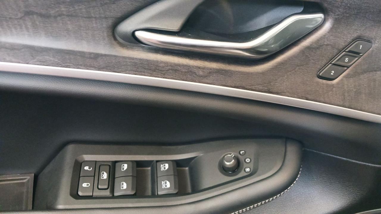 2025 Jeep Grand Cherokee L Limited 4x4 Photo