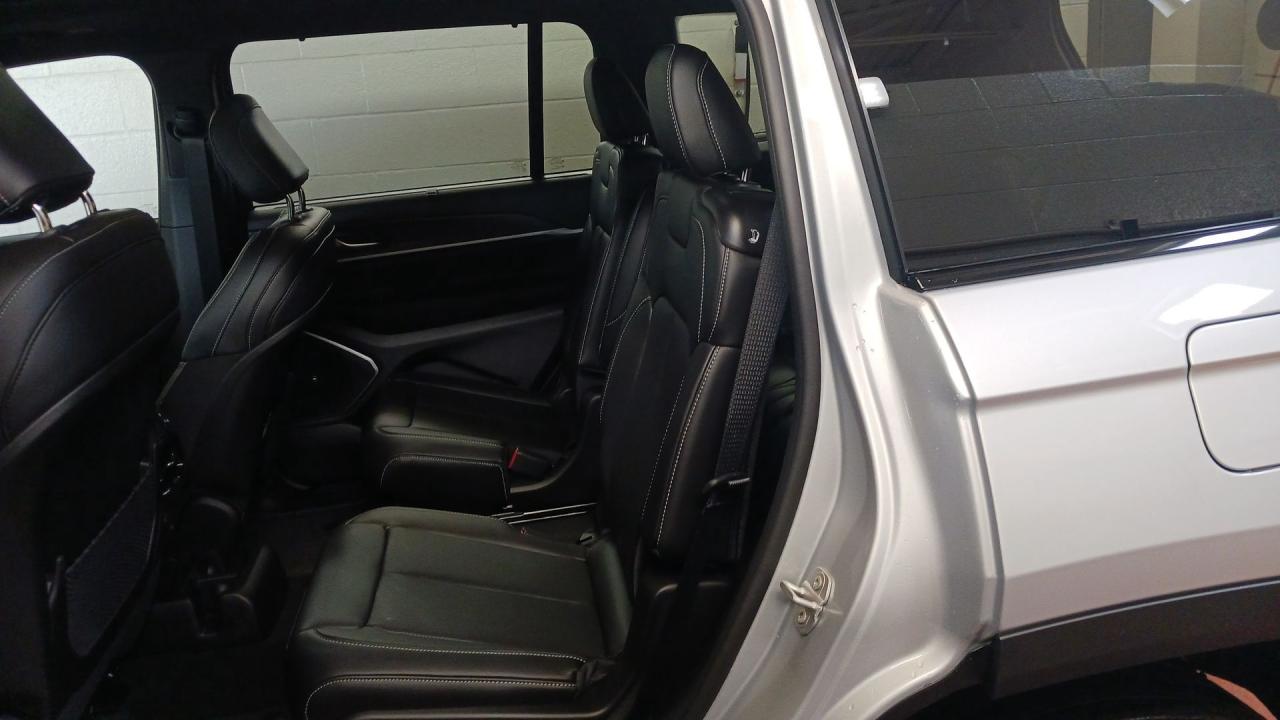 2025 Jeep Grand Cherokee L Limited 4x4 Photo