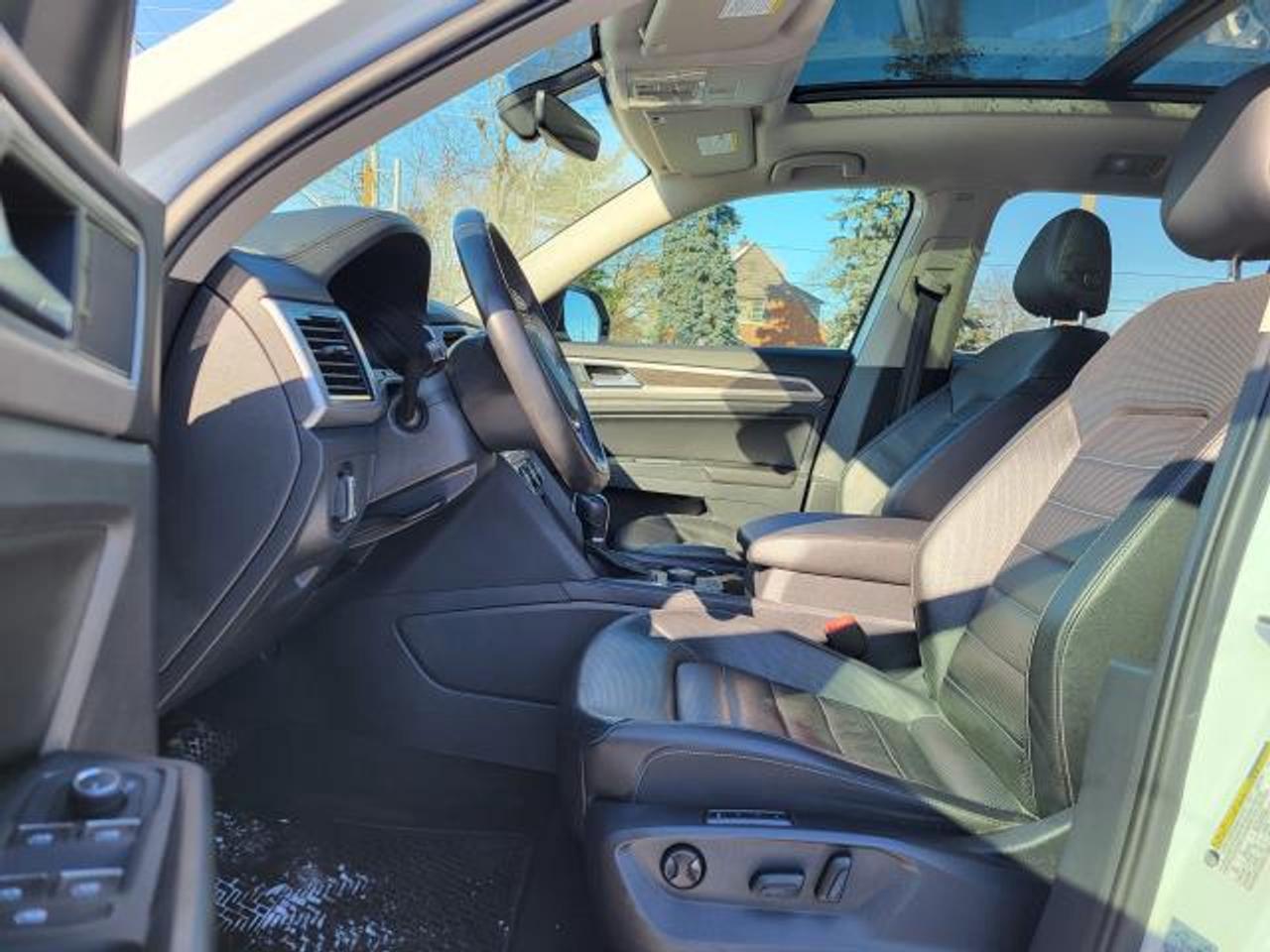 2018 Volkswagen Atlas V6 SEL AWD Photo