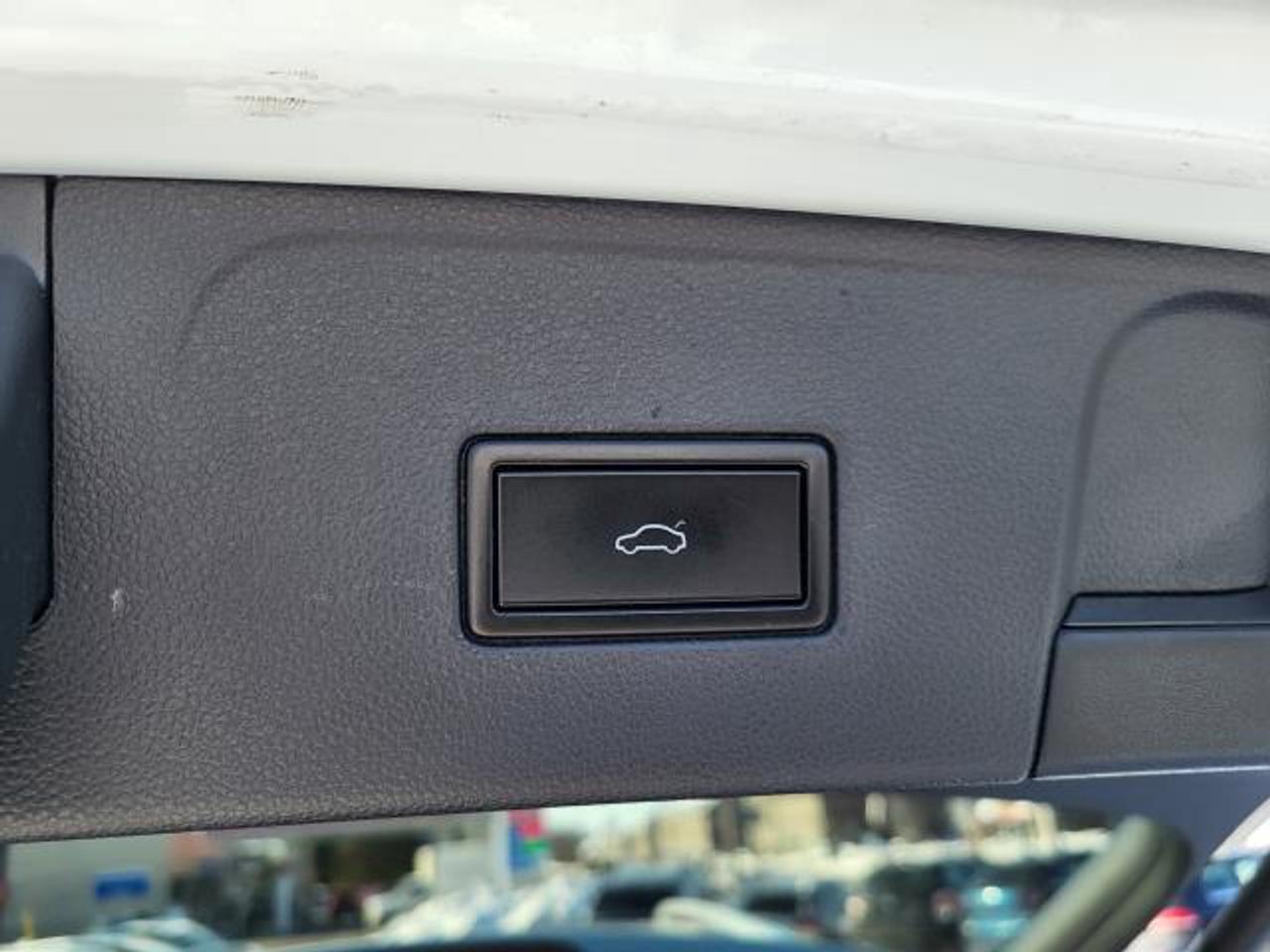 2018 Volkswagen Atlas V6 SEL AWD Photo