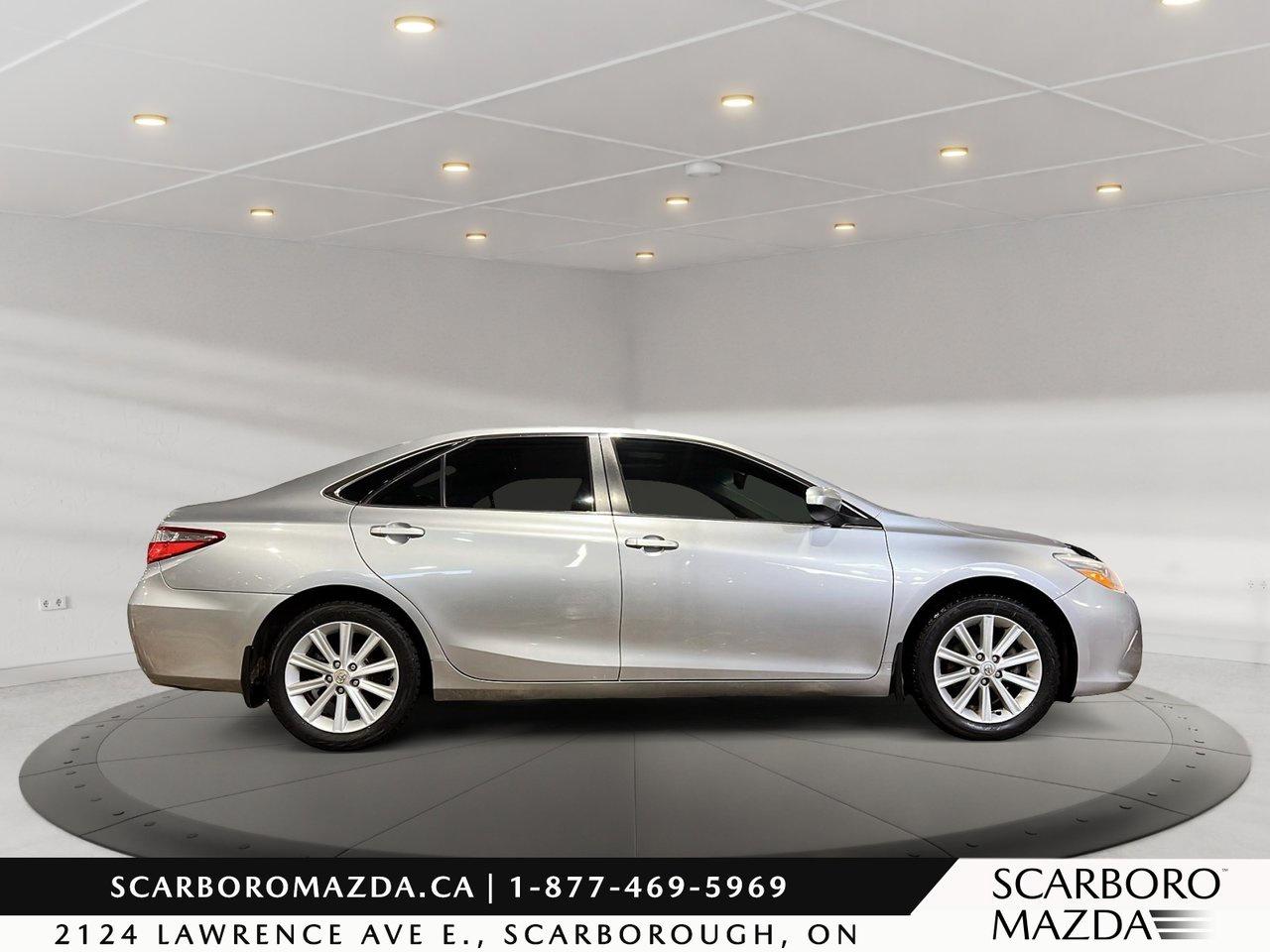 2017 Toyota Camry XLE Photo2