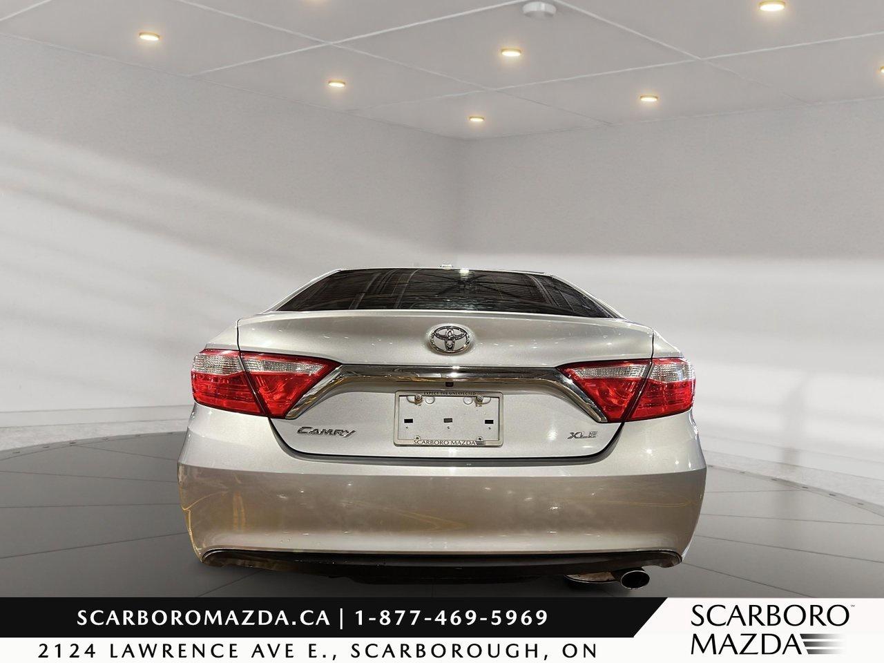 2017 Toyota Camry XLE Photo4