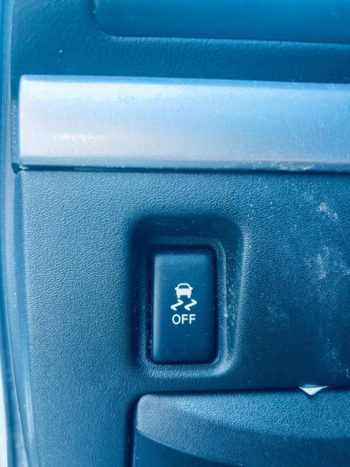 2012 Nissan Sentra 4dr Sedan I4 CVT 2.0 S Photo