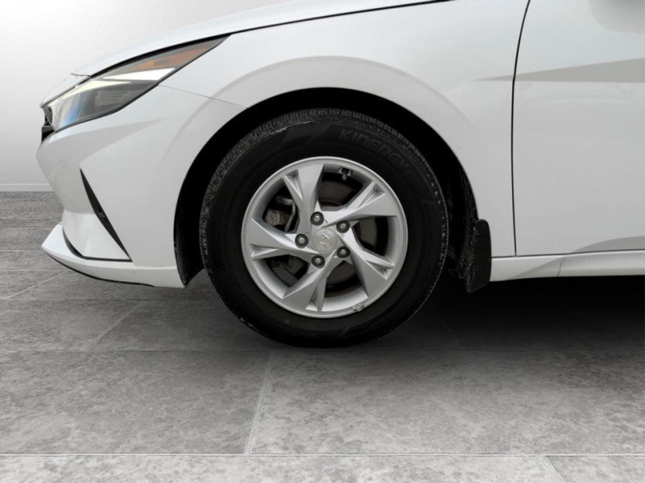 2021 Hyundai Elantra Essential  *VERY CLEAN - LOW KMS* Photo