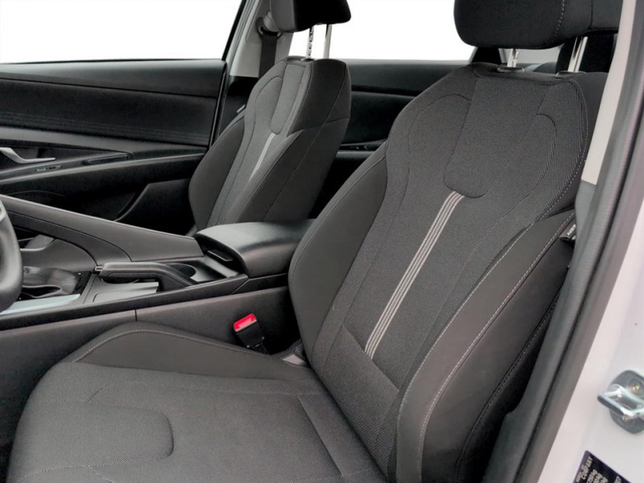 2021 Hyundai Elantra Essential  *VERY CLEAN - LOW KMS* Photo